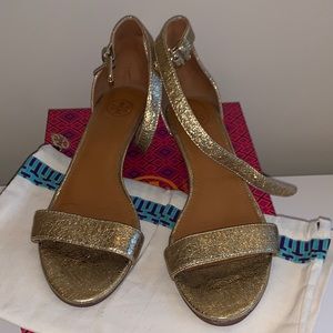 Tory Burch Savannah Wedge Saharian Gold Size 8.5